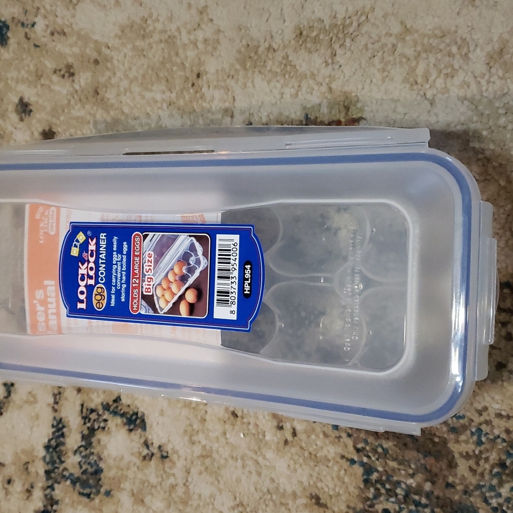 Locking egg container
